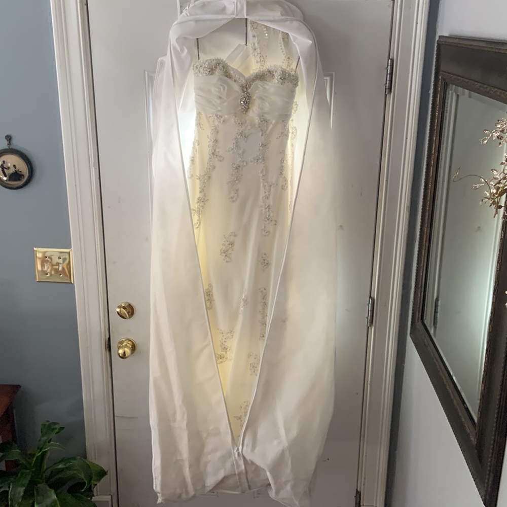 Maggie Sottero WEDDING Odessa strapless sz 8. Diamond white, Never altered! NWT